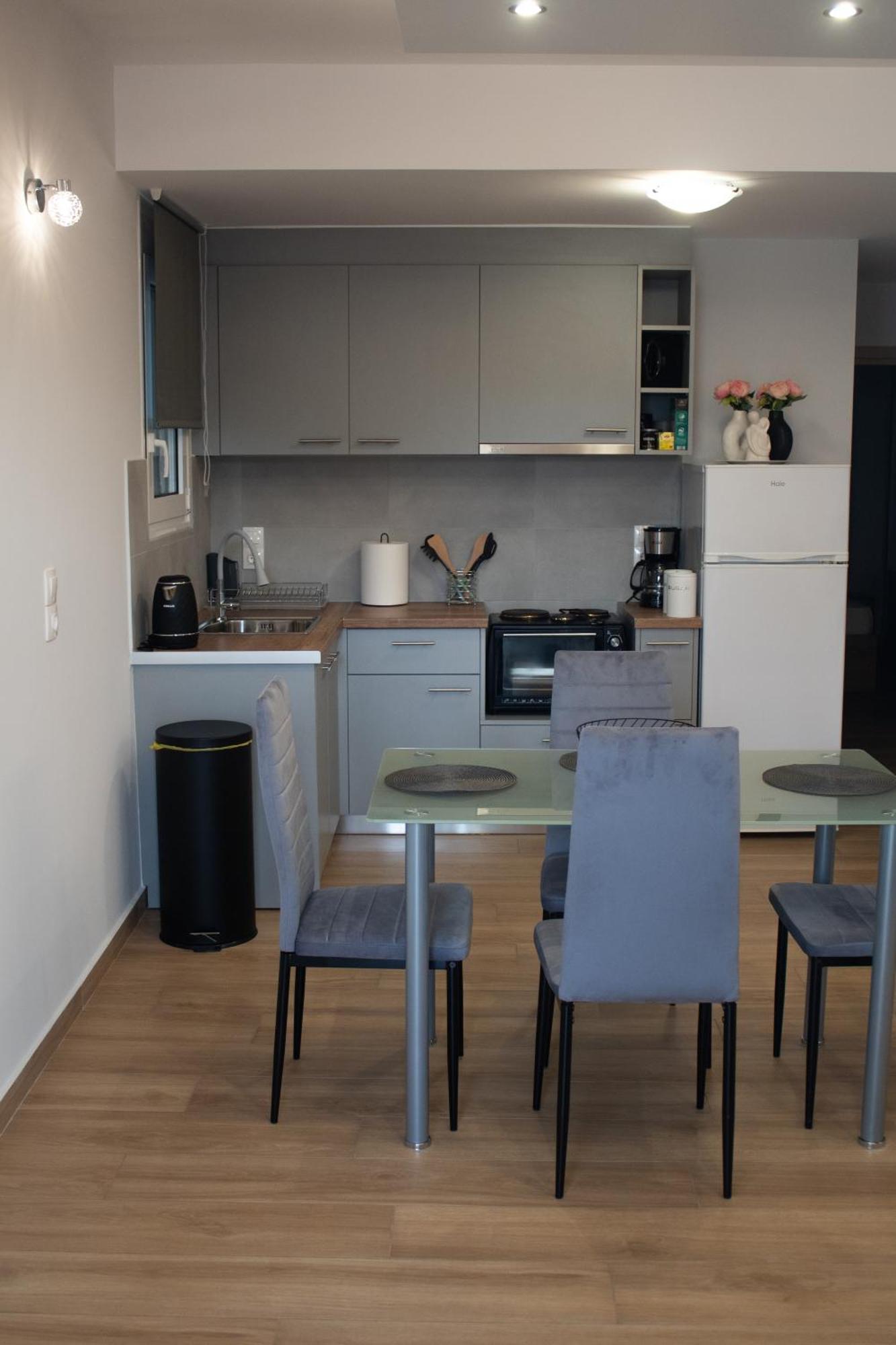 Giakost Apartments V Near Airport Луца Экстерьер фото